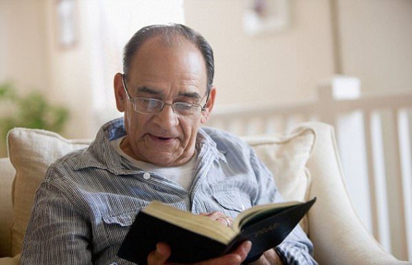 It doesn’t hurt to find one or two older people, who may have a decent number of years sober and can recommend some decent recovery literature. (Alamy)