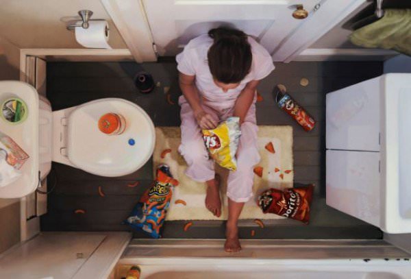 Those who suffer from depression may sometimes lack appetite, or they may be prone to binge eating. Either way, their nutrition is likely at risk, and their depression will only worsen as a result. (Lee Price)