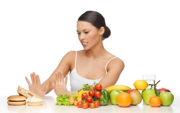 Once you experience the mental health benefits of a nutritious diet, you won’t even want to eat badly. But for the record, that sandwich looks to be made with turkey. So it’s probably fine. (Dreamstime)
