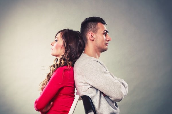 Those with dismissing styles of attachment may stay in relationships for long periods of time without ever attaching any real value to them. (Voyagerix/Shutterstock)