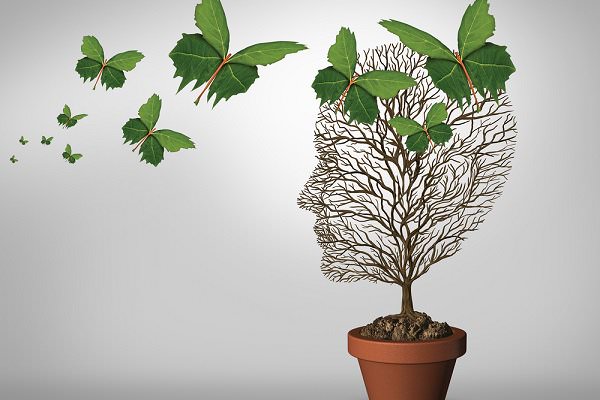The human mind is a complicated yet beautiful construct. If we can tap into its more creative side, we will find endless possibilities for ways to live a fulfilling life in recovery. (Lightspring/Shutterstock)