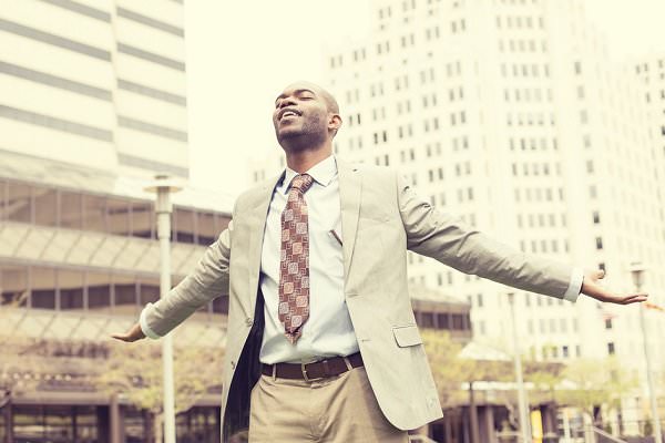 Sobriety will allow those who suffer from addiction to experience a new sense of freedom. All you have to do is make the call. (PathDoc/Shutterstock)