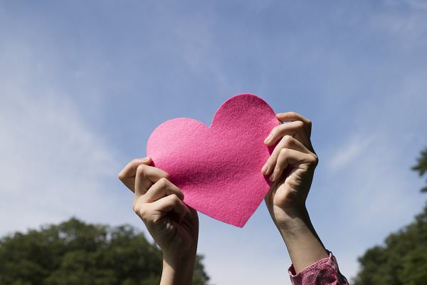Believe it or not, gratitude can actually promote improvements in heart health. (Leonardo da/Shutterstock)