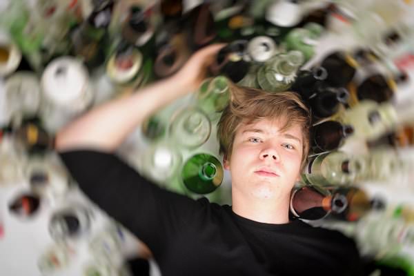 Living in the fog of alcoholism will leave us reeling. (runzelkorn/Shutterstock)