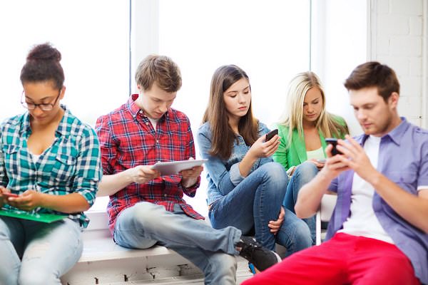 It can be hard to identify internet addiction, given how central online media has become in today’s society. (Syda Productions/Shutterstock)